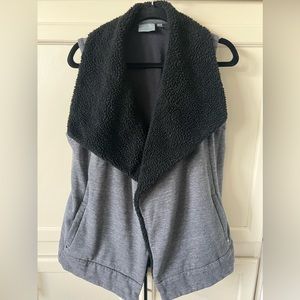 024 Athleta Apres Anything Warm Sherpa Lined Sleeveless Vest